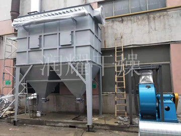 脉冲布袋除尘器安装现场