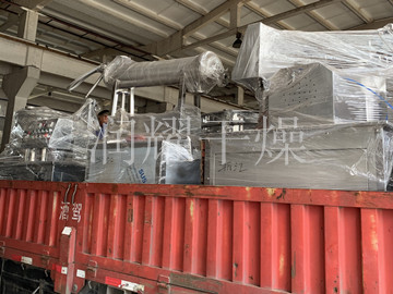 某公司订制非标带电加热制粒机 装车发货